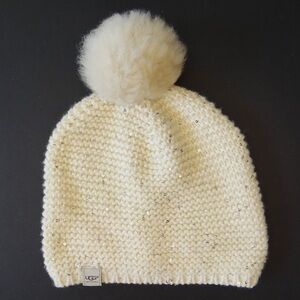 UGG CHUNKY WOOL BLEND KNIT BEANIE WITH POMPOM IN IVORY ONE SIZE